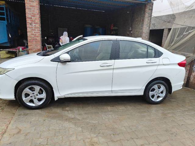 https://images10.gaadi.com/usedgaadi-sellcar/UsedCar/cb5b1f96-7321-40bf-a5b2-284504e09c27/214b6e01-cf55-486c-9c97-fcc0ec79b77c.jpg?imwidth=6401