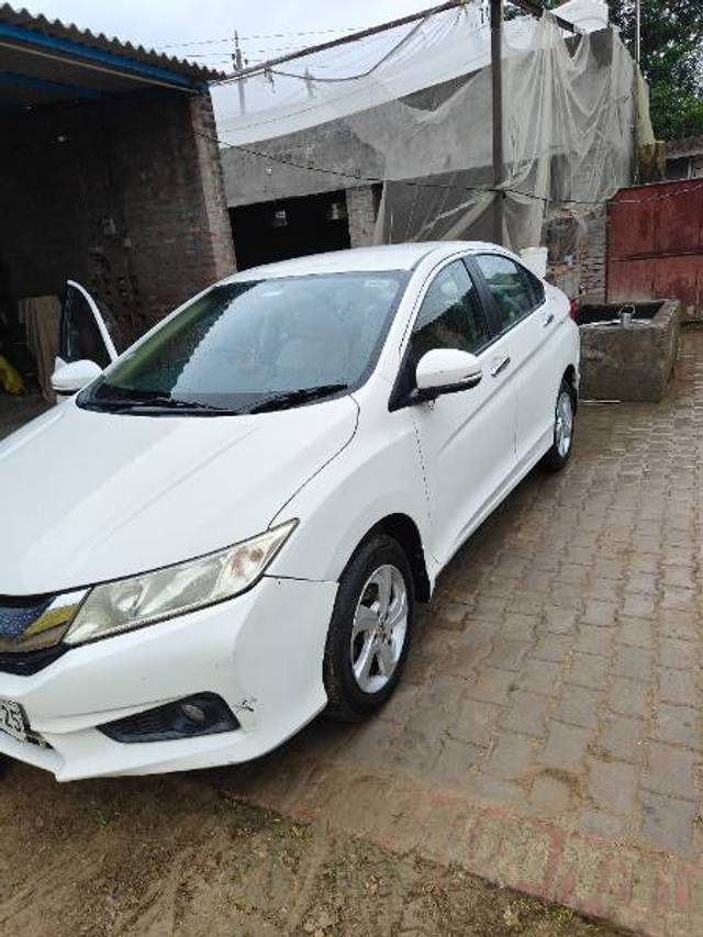 https://images10.gaadi.com/usedgaadi-sellcar/UsedCar/cb5b1f96-7321-40bf-a5b2-284504e09c27/f47c2b6f-e5eb-4b60-beb2-90ca536d160f.jpg?imwidth=6402