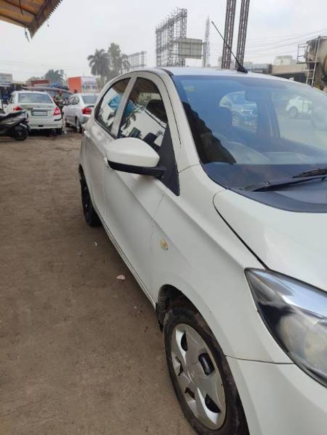 https://images10.gaadi.com/usedgaadi-sellcar/UsedCar/cb6e8689-0c12-482c-b9b3-5d9cb1035f29/d6ed96df-808e-434a-966a-2f18e48ca1da.jpg?imwidth=6402