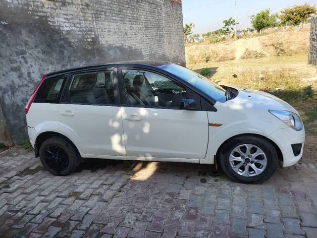 https://images10.gaadi.com/usedgaadi-sellcar/UsedCar/cb90f9b3-f73b-444d-b0c4-557acca4ae36/e6523213-762c-49aa-bc97-8e7a5106a577.jpg?imwidth=6401