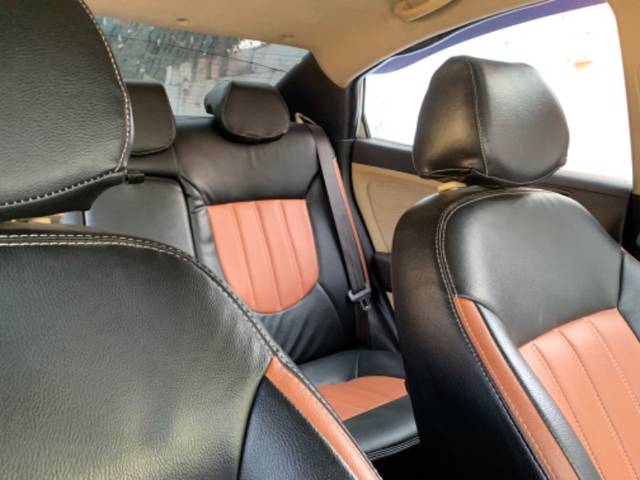 https://images10.gaadi.com/usedgaadi-sellcar/UsedCar/cbb5c276-4420-48b6-9028-5824a77fe94b/6dfe548d-856e-4565-bc77-917ef9fd110b.jpeg?imwidth=6402