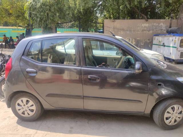 https://images10.gaadi.com/usedgaadi-sellcar/UsedCar/cc25ca1a-8d51-4c79-a90c-dd6e144a47b6/03f2c34b-6544-498a-aa1a-a60f7bacb946.jpg?imwidth=6402