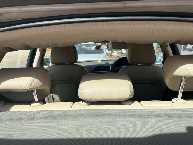 https://images10.gaadi.com/usedgaadi-sellcar/UsedCar/cc2b708b-363d-4a43-a190-40a951dcf2d3/b42a86f4-cb2d-4b0d-b7a6-906b782fa8dd.jpg?imwidth=6402
