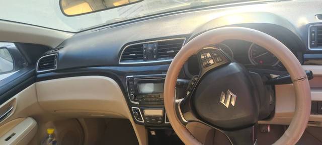 https://images10.gaadi.com/usedgaadi-sellcar/UsedCar/cc2d9564-ef3a-4e02-ab7a-2a55c520cada/0b8476fd-01f4-44cf-8ae3-2e12aaeefe56.jpg?imwidth=6401