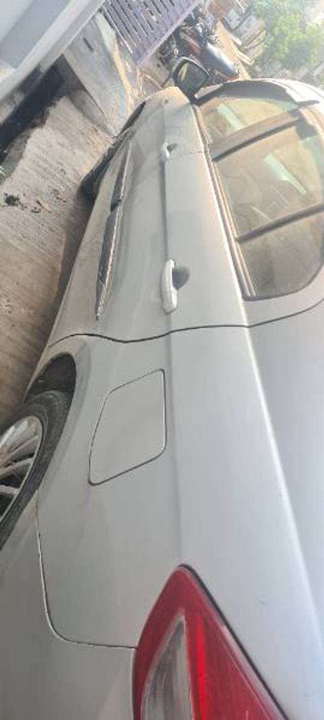 https://images10.gaadi.com/usedgaadi-sellcar/UsedCar/cc2d9564-ef3a-4e02-ab7a-2a55c520cada/aee54430-c8b1-4d23-a591-be0ea3a225e8.jpg?imwidth=6402