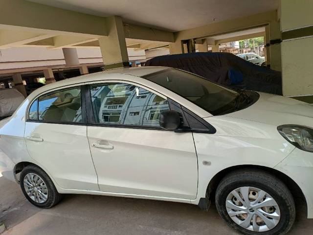 https://images10.gaadi.com/usedgaadi-sellcar/UsedCar/cc434bc3-b5b5-41bc-a60a-d37342a47653/834847e9-3f29-401b-8a60-5ac747afd3b3.jpg?imwidth=6402