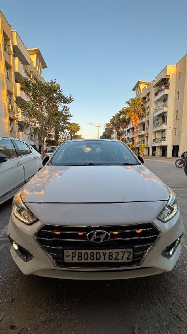 https://images10.gaadi.com/usedgaadi-sellcar/UsedCar/cc548e9e-665f-4b53-af4c-9850ca316cd1/d0a9e6dd-a7f3-4c18-ade0-457b7ae45404.jpeg?imwidth=6400