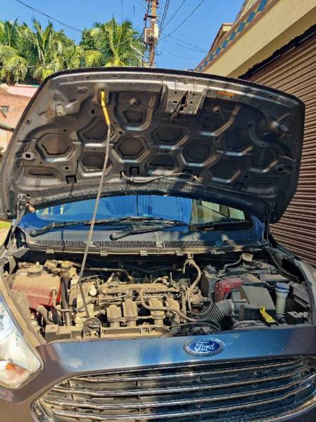 https://images10.gaadi.com/usedgaadi-sellcar/UsedCar/cc6d9f3c-05af-47ae-9786-26b349896725/6a1bd351-4bb8-461f-bcc8-fe4aef2443f8.jpg?imwidth=6402
