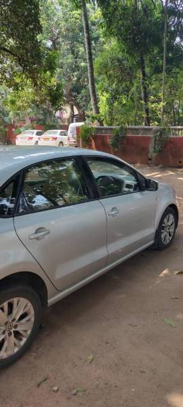 https://images10.gaadi.com/usedgaadi-sellcar/UsedCar/cc81262e-a27a-405c-a2ff-d4e141f4a6fe/8b1b7d0b-83f2-41f8-942b-6408bce46044.jpg?imwidth=6401
