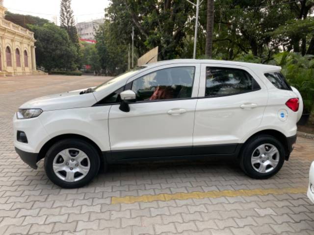 https://images10.gaadi.com/usedgaadi-sellcar/UsedCar/cca5ae24-2c08-4aac-9527-039f33c47f0e/371f90d7-a9c3-4b7d-84e2-437bfdda4b6a.jpeg?imwidth=6401