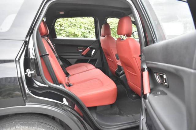 https://images10.gaadi.com/usedgaadi-sellcar/UsedCar/ccc9ac67-43ac-4f42-a052-4567234ba392/6d23ff2e-ec44-42d0-9faa-229c6477de66.jpg?imwidth=6401