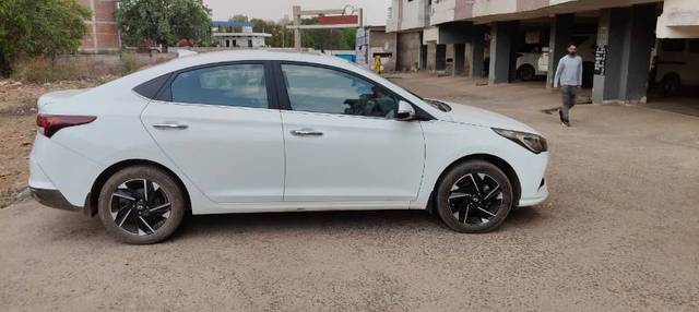 https://images10.gaadi.com/usedgaadi-sellcar/UsedCar/cccdf9d2-ed41-469f-8005-5bf6fa2997ac/e6c8bfac-badf-4882-9922-d1a494f9d475.jpg?imwidth=6401