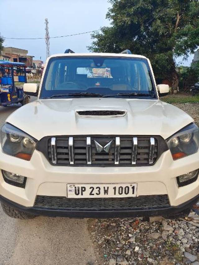 https://images10.gaadi.com/usedgaadi-sellcar/UsedCar/ccebb68b-a58a-4cb1-9d4d-07e6f155a166/a30cfd38-b777-47d3-9826-b3f79fdd0a00.jpg?imwidth=6400