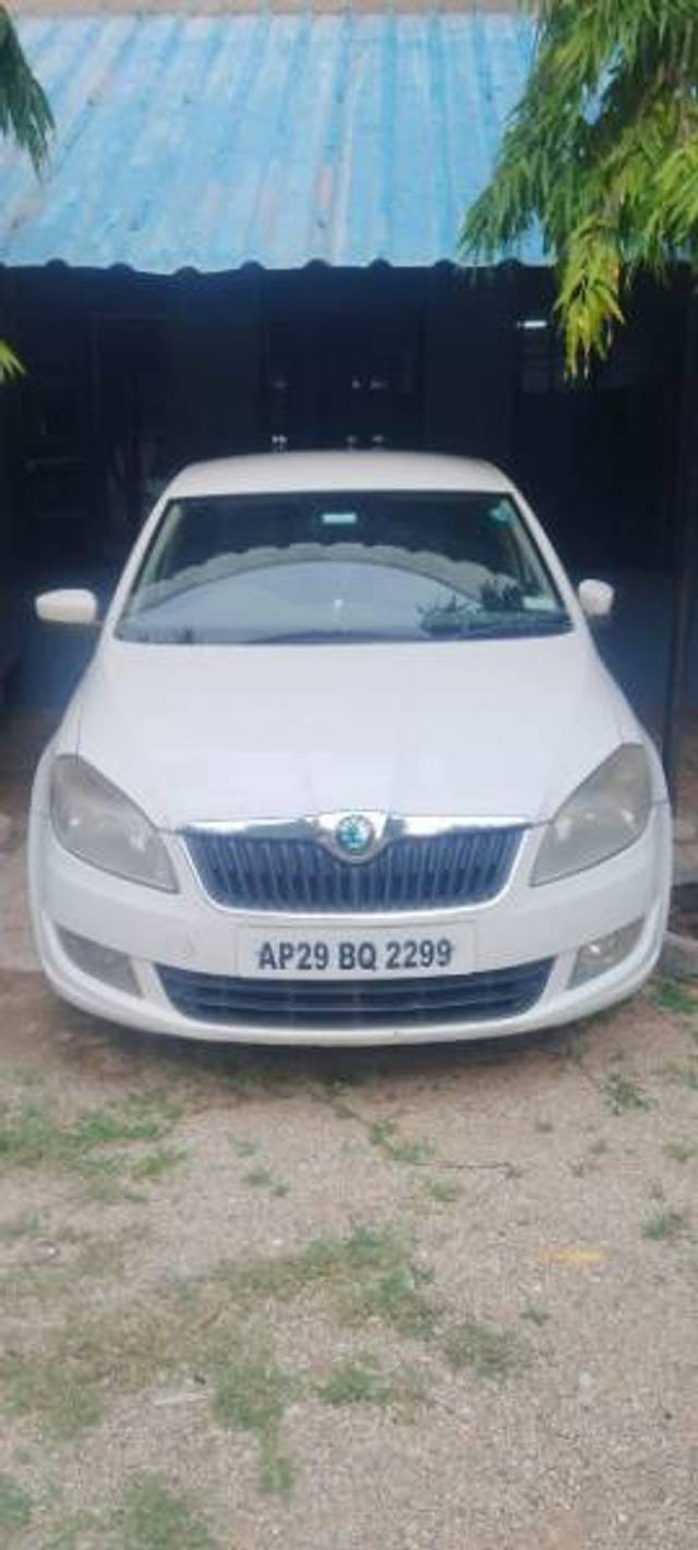 https://images10.gaadi.com/usedgaadi-sellcar/UsedCar/cd0d7189-3a7a-4d53-80ed-6a65d270953b/86ba396c-20f3-4723-bab9-f36190118965.jpeg?imwidth=6400