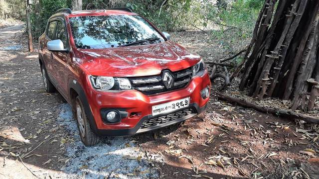https://images10.gaadi.com/usedgaadi-sellcar/UsedCar/cd555620-265e-492a-adfa-abed1375e21b/51583d73-d1f0-49e3-aa17-5f74e83ee010.jpg?imwidth=6402