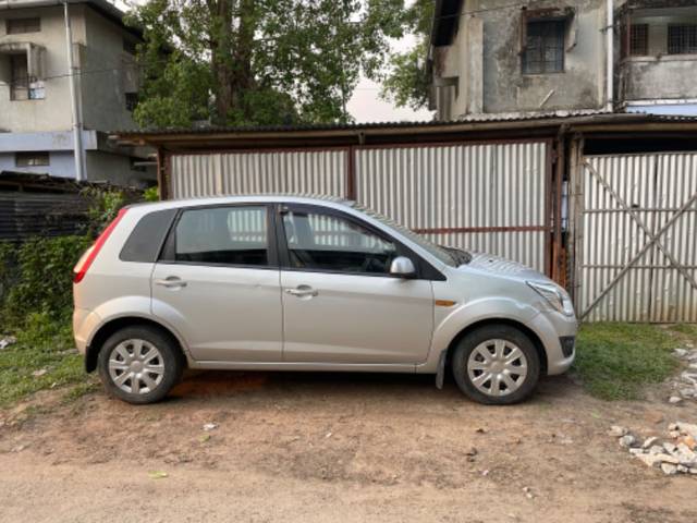 https://images10.gaadi.com/usedgaadi-sellcar/UsedCar/cd7535b6-3000-4f9f-8390-b5a35165038d/6cea3f04-7515-499d-8837-f950ca81bdba.jpeg?imwidth=6401