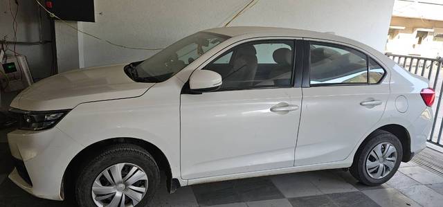 https://images10.gaadi.com/usedgaadi-sellcar/UsedCar/cd9e06cd-947a-4d20-8e30-80405c810b06/cc7e1d42-ad5f-4b73-af58-d645e5112356.jpg?imwidth=6400