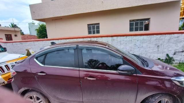 https://images10.gaadi.com/usedgaadi-sellcar/UsedCar/cdb80828-8476-40d8-bb82-a2b5befbfe53/afe4262e-dba9-43eb-8700-7e68b2545d75.jpg?imwidth=6400