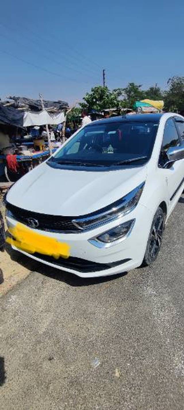 https://images10.gaadi.com/usedgaadi-sellcar/UsedCar/cde0554a-c63f-4064-94cc-0627f1466f6a/d705ef2b-4a8e-462b-87a3-b1cd6a34ba85.jpg?imwidth=6401