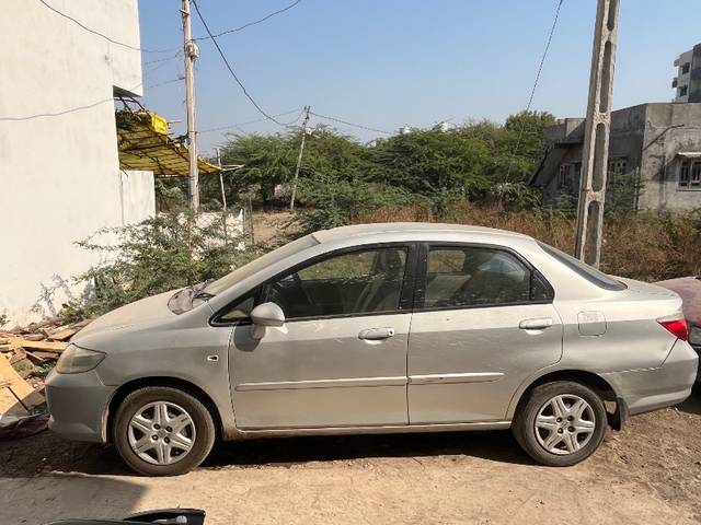 https://images10.gaadi.com/usedgaadi-sellcar/UsedCar/cdf63522-5505-47ca-a854-5fc5001d3513/a0a40cd4-0b3d-48fc-a5af-3de9f9468af6.jpeg?imwidth=6401