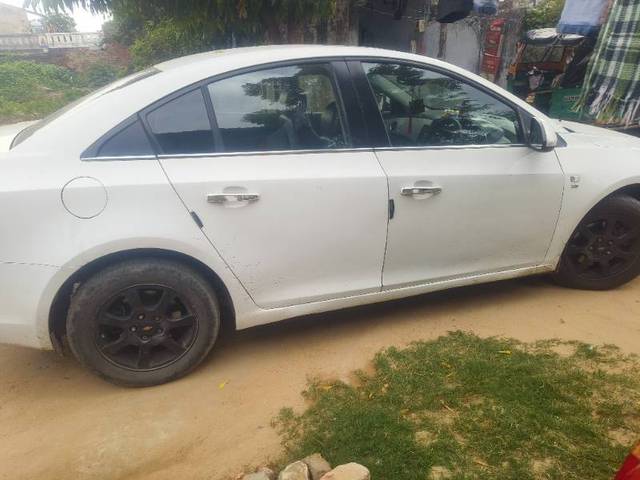 https://images10.gaadi.com/usedgaadi-sellcar/UsedCar/ce0ae923-c4d4-4adb-b89d-0add534b5e5f/768d6a19-66ef-4fcb-b02b-95c44562d2be.jpg?imwidth=6401