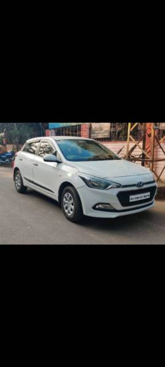 https://images10.gaadi.com/usedgaadi-sellcar/UsedCar/ce1b633f-ccb4-4aa3-95b6-bc96b4aa5166/6dd050fb-b0db-49be-af9b-c00598c383d8.jpg?imwidth=6400