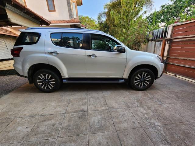 https://images10.gaadi.com/usedgaadi-sellcar/UsedCar/ce563917-d12b-4a17-97b1-551edc760f79/1e0a9a96-b484-4d49-b3da-2989edd179ed.jpeg?imwidth=6401