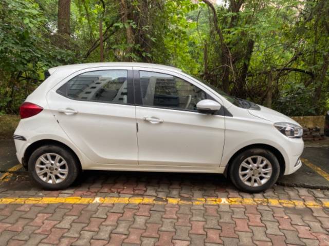 https://images10.gaadi.com/usedgaadi-sellcar/UsedCar/ce6011f2-f5e3-4b38-860f-dd3fe32d39e3/8c8b4b98-b23f-480b-b0cb-8fde2d99165f.jpeg?imwidth=6401