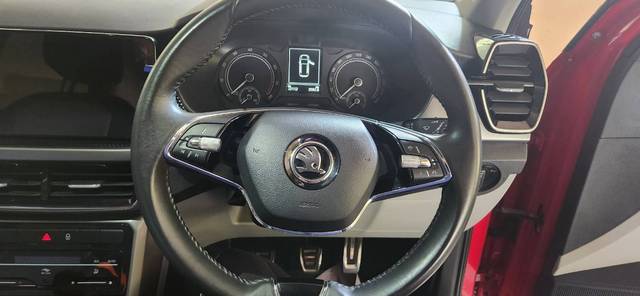 https://images10.gaadi.com/usedgaadi-sellcar/UsedCar/ce6bf550-9b61-45d3-9c14-b50f21bab850/4cf41276-b439-45ed-a4f8-b3c076f03e52.jpg?imwidth=6402