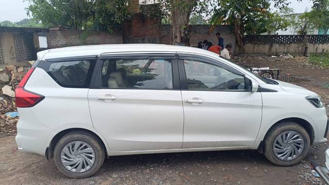 https://images10.gaadi.com/usedgaadi-sellcar/UsedCar/ce717bf2-34fe-40be-a115-e90465c83513/b0bcc058-d173-4d41-b7af-b40698d1fe38.jpg?imwidth=6401