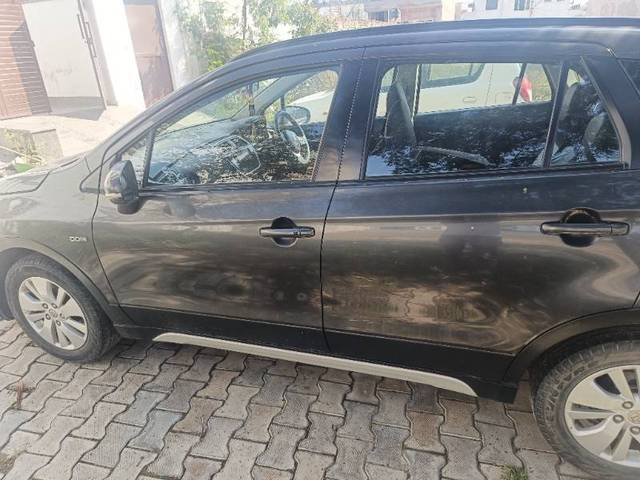 https://images10.gaadi.com/usedgaadi-sellcar/UsedCar/ce7f4349-4724-4968-8571-1a4a38508c3d/ef573ad1-14bf-4a01-b7a3-0893d9e10138.jpg?imwidth=6402