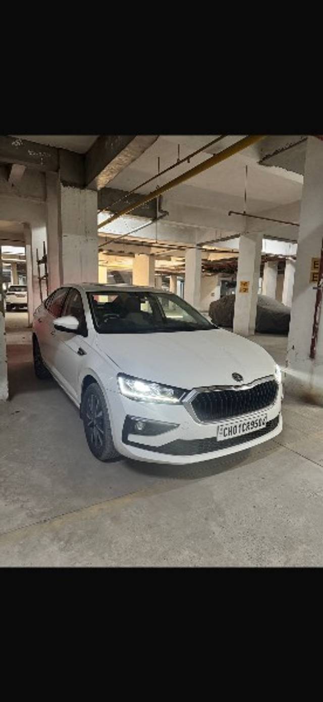 https://images10.gaadi.com/usedgaadi-sellcar/UsedCar/ced36fd5-9523-4c2e-99ff-0098a11198b2/559e0877-f94c-4d7b-ba5a-f76798f31457.png?imwidth=6400