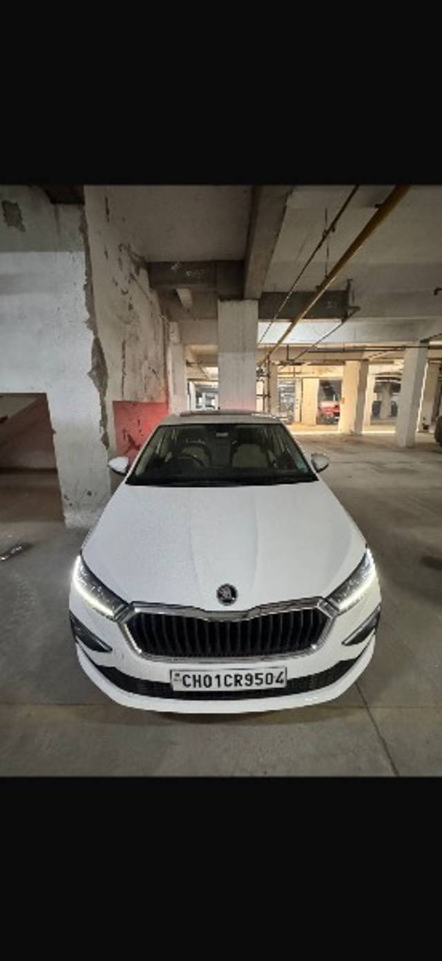 https://images10.gaadi.com/usedgaadi-sellcar/UsedCar/ced36fd5-9523-4c2e-99ff-0098a11198b2/fffd74ce-536d-43ce-ae75-59ca2719119b.png?imwidth=6402