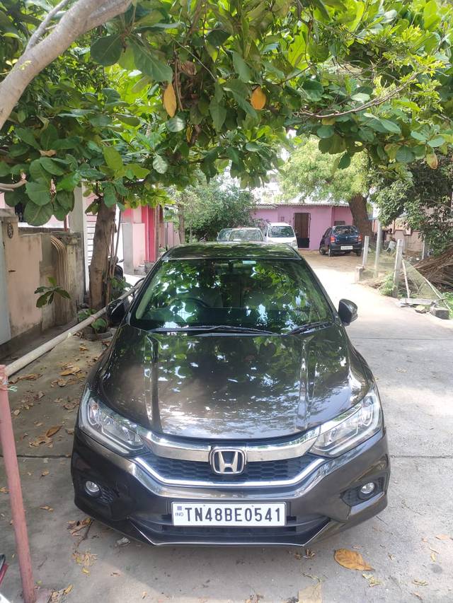 https://images10.gaadi.com/usedgaadi-sellcar/UsedCar/cf2857f4-7fba-480e-a4fd-07be3a06a1ed/dce81e15-f7bb-4f81-821d-272c1a3f2b53.jpg?imwidth=6400