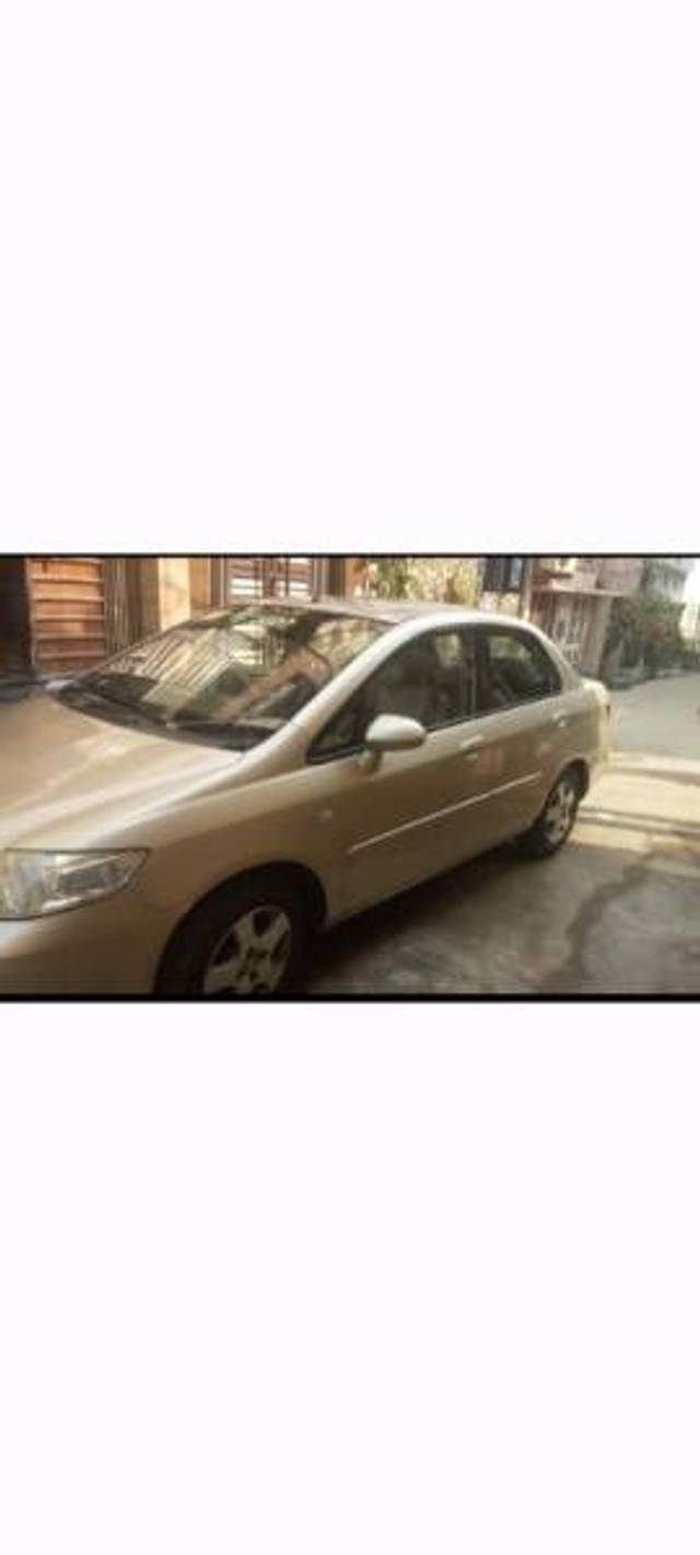 https://images10.gaadi.com/usedgaadi-sellcar/UsedCar/cf2a0bf2-4f0b-4fe5-a5c6-af964e97ab05/56fa9402-65c6-48c9-bd39-194e22a6c9cb.jpg?imwidth=6400