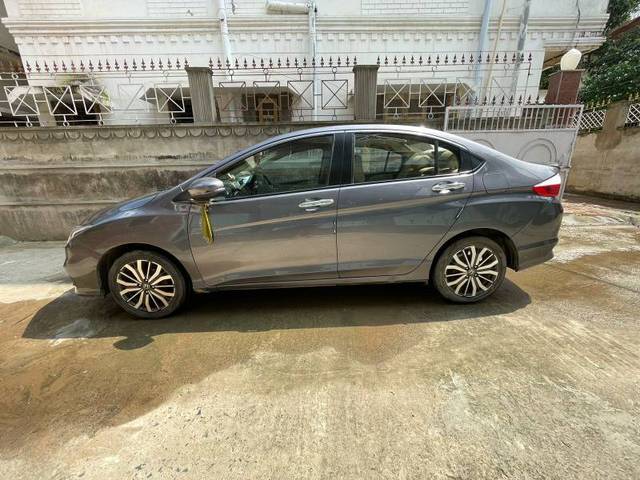 https://images10.gaadi.com/usedgaadi-sellcar/UsedCar/cf9f0b7d-e3aa-4a49-9cf1-794a885d872e/84a2b8aa-6636-4e3b-ab0e-5e67a5b96e91.jpg?imwidth=6401