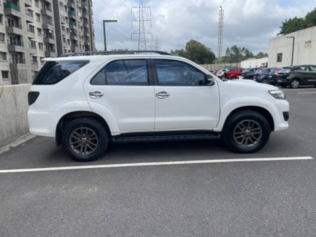 https://images10.gaadi.com/usedgaadi-sellcar/UsedCar/cfdca8df-ed31-4f60-a195-e892bbea3618/ab0572cd-6fc3-42db-8d86-da5f90d669d2.jpeg?imwidth=6401