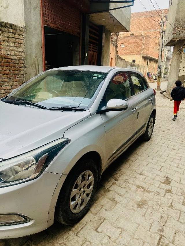 https://images10.gaadi.com/usedgaadi-sellcar/UsedCar/cffc0aaa-4ff9-48de-91e1-2c8b57922caf/be6c14c6-f06f-4988-a92a-4b64a2a755fa.jpeg?imwidth=6400