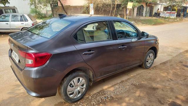 https://images10.gaadi.com/usedgaadi-sellcar/UsedCar/cffe8ea8-1f35-41a2-89e7-e37a6ef7803b/0e0ff61e-9f2e-4163-bf9b-14d658c241c6.jpg?imwidth=6401