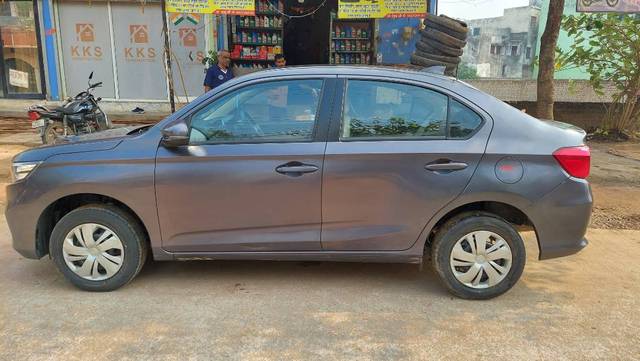 https://images10.gaadi.com/usedgaadi-sellcar/UsedCar/cffe8ea8-1f35-41a2-89e7-e37a6ef7803b/4ea48097-be29-46c9-b0f3-c62162996f56.jpg?imwidth=6402