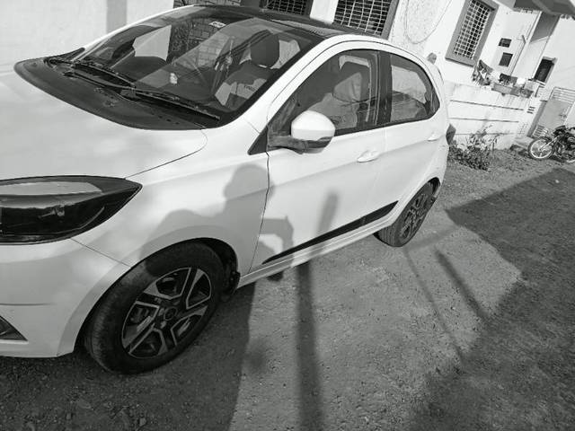 https://images10.gaadi.com/usedgaadi-sellcar/UsedCar/d02cb5c9-3468-4ae4-a0ef-158a35db1feb/3a1b5d2b-f081-40dc-a0d0-11b0019769f9.jpg?imwidth=6401