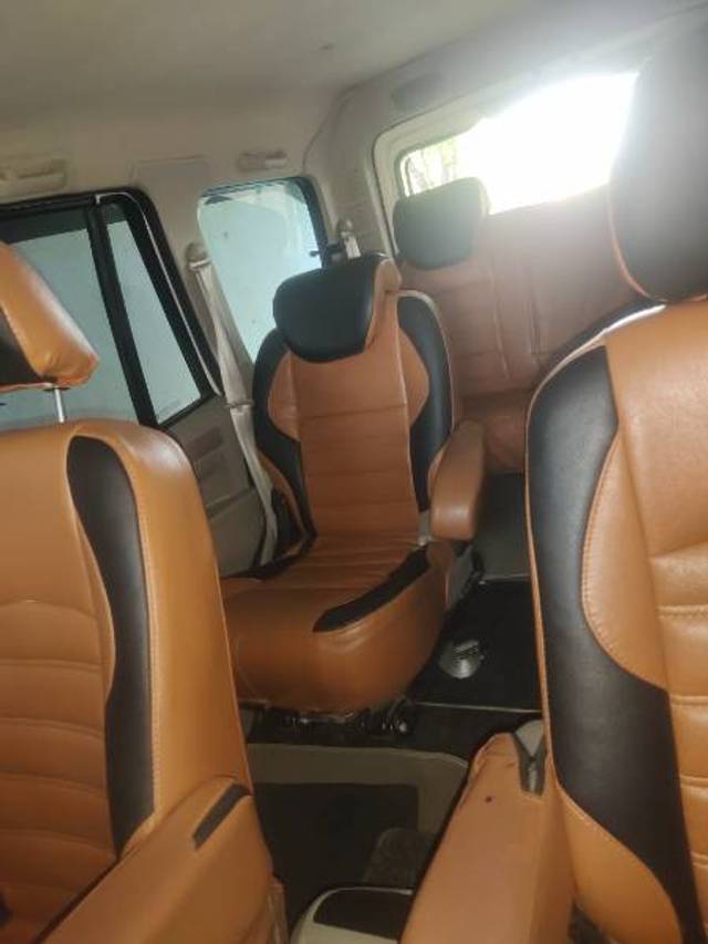 https://images10.gaadi.com/usedgaadi-sellcar/UsedCar/d074d17e-08b4-4382-b0a4-6faf5a70941d/6462a0e8-4ebb-42d0-b8f6-261b58ddb873.jpg?imwidth=6401
