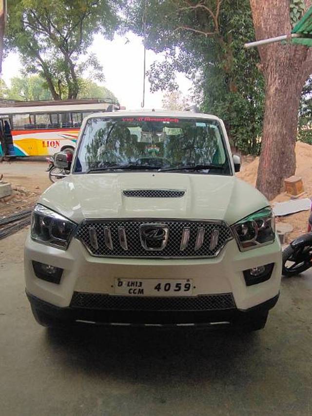 https://images10.gaadi.com/usedgaadi-sellcar/UsedCar/d074d17e-08b4-4382-b0a4-6faf5a70941d/b0564f99-5637-4e45-bb48-671eb2f229b7.jpg?imwidth=6400