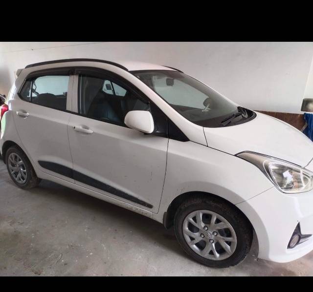 https://images10.gaadi.com/usedgaadi-sellcar/UsedCar/d12e58ac-983f-424d-b14b-55250d087c49/3244708b-e6c2-4903-be87-a2f9253112af.jpeg?imwidth=6400