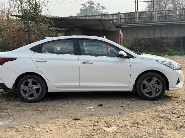 https://images10.gaadi.com/usedgaadi-sellcar/UsedCar/d15a1e72-3d5c-4233-83f6-af689a47f803/5c56f568-bdb5-4ee8-9bce-60f7c03bdbad.jpeg?imwidth=6401