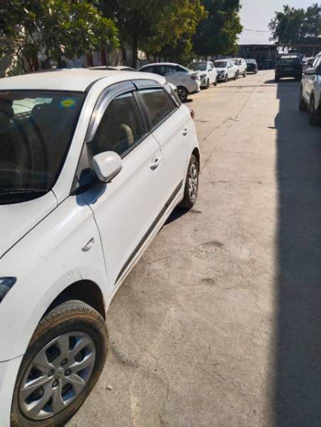 https://images10.gaadi.com/usedgaadi-sellcar/UsedCar/d1bd6156-6245-4f8a-a4d1-5d9a1fc5d659/fad3fac4-55ba-4d9e-9cf5-f4c614680f5b.jpg?imwidth=6400