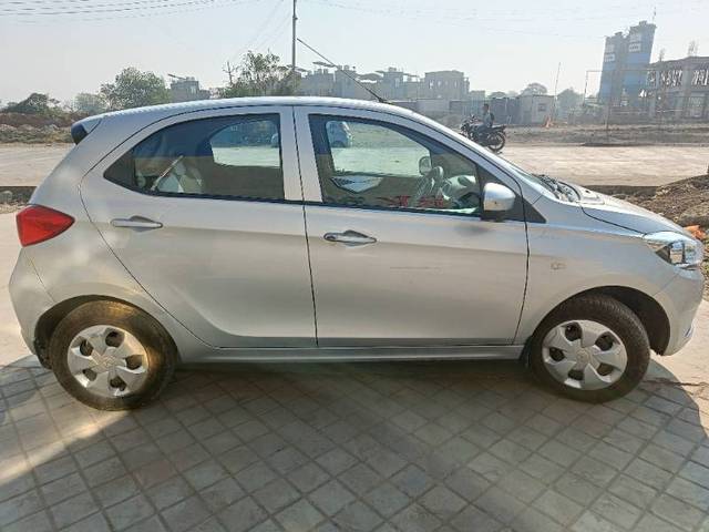 https://images10.gaadi.com/usedgaadi-sellcar/UsedCar/d207a089-14f7-4e41-931e-076cf7c9594a/14dfa2f7-1695-4d0a-a121-4fb656044863.jpg?imwidth=6401