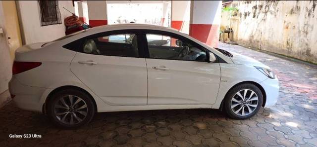 https://images10.gaadi.com/usedgaadi-sellcar/UsedCar/d215b948-8f52-44f4-a400-8e8e63c95568/2300e544-5575-4066-9672-c14ba04d5b82.jpg?imwidth=6401