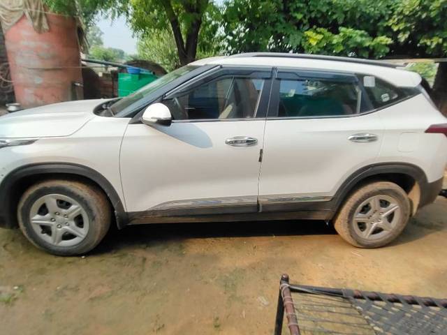 https://images10.gaadi.com/usedgaadi-sellcar/UsedCar/d26022e9-53d9-49d9-b0df-72f40c9143a5/86950552-1321-4a16-9354-dfdc2c4166d4.jpg?imwidth=6402