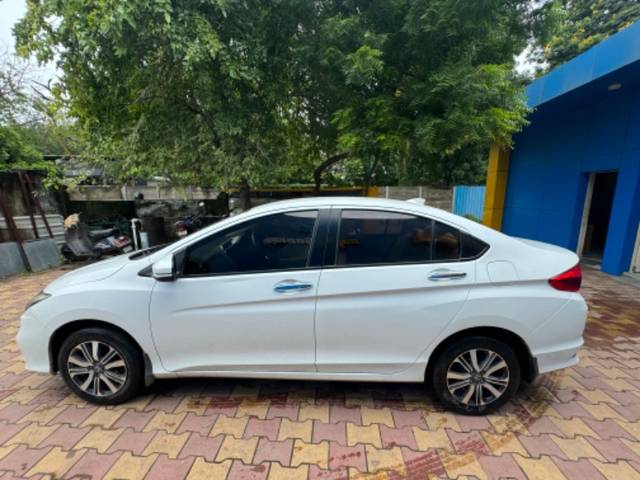 https://images10.gaadi.com/usedgaadi-sellcar/UsedCar/d29793c1-f6ff-4f37-8588-a0745ed0675a/38cd32fa-2b5e-4f42-812b-a780badb6753.jpg?imwidth=6401